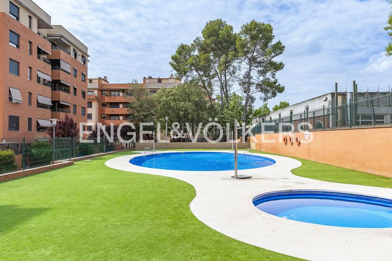 Foto 9f41f8e9-89a2-48a0-96ff-c0354f6e1e85. Pis amb calefacció aparcament piscina a Castellarnau Sabadell
