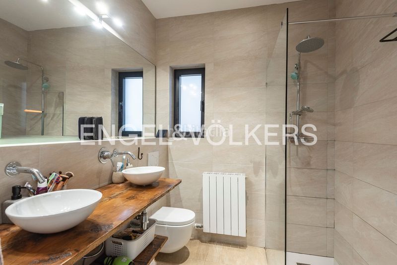 Foto b9db1d25-ae7a-443a-995a-6838274bd01b. Pis amb calefacció piscina a Putget - Farró Barcelona