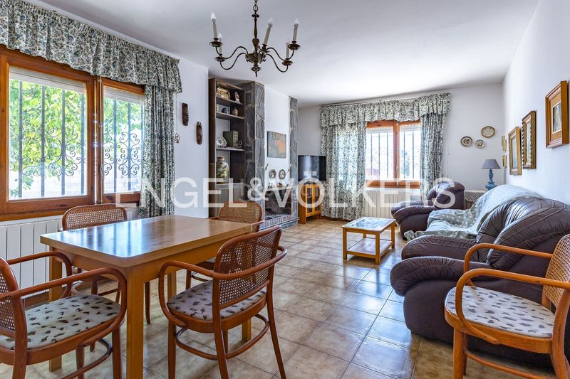 Foto 1c062e51-6f66-48a0-a873-e3397913a264. Casa amb calefacció aparcament a Lliçà de Vall