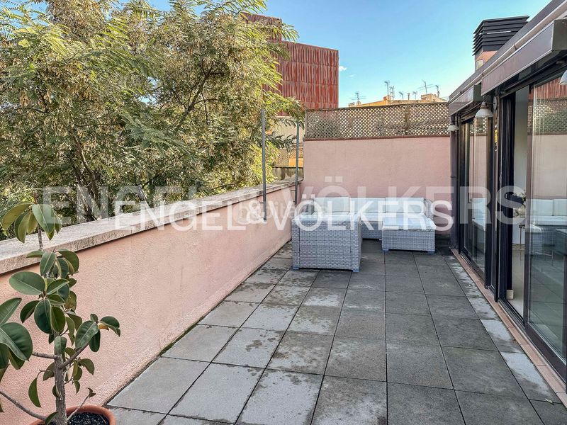 Foto 4e7c6d64-2892-41c5-946a-03d6e94dd30a. Àtic amb calefacció aparcament a Sants Barcelona