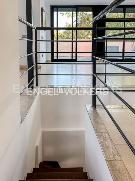 Foto 62ad54a9-ea56-4581-9c6b-ee9711e48459. Àtic amb calefacció aparcament a Sants Barcelona