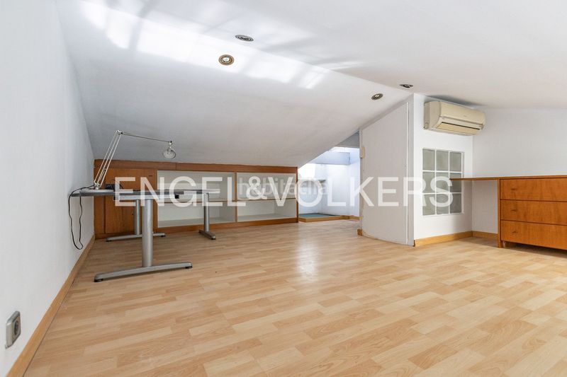 Foto d0bcf15a-bbf1-4ecf-8398-6e4df7c8d6e7. Casa amb calefacció a Centre Sabadell