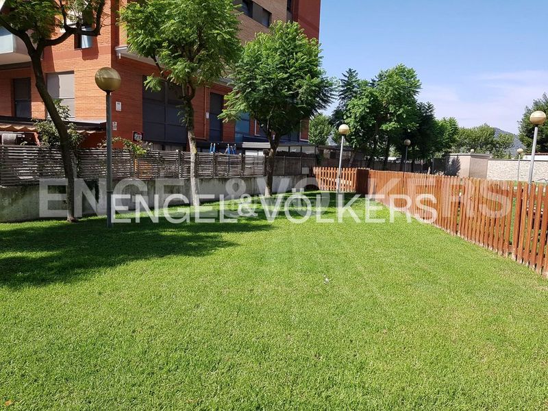 Foto 459327c2-c0dc-4e7c-b10a-3482361399f2. Àtic amb calefacció aparcament piscina a Eixample Sant Joan Despí