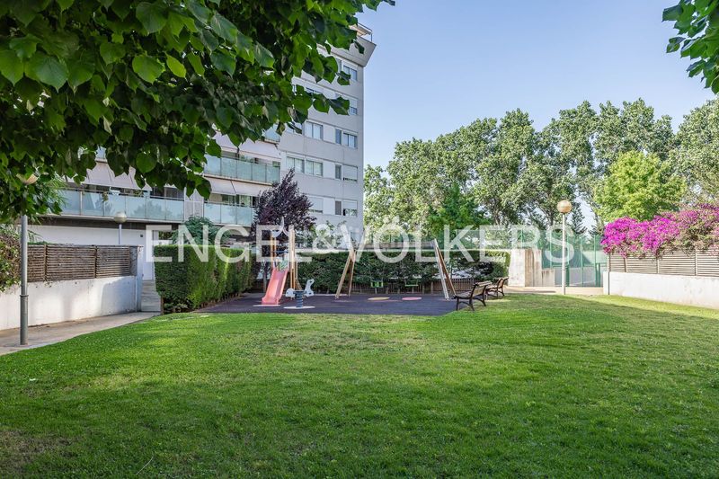 Foto 5210ae24-ebc5-47e3-9337-d128a3ed6b97. Àtic amb calefacció aparcament piscina a Eixample Sant Joan Despí
