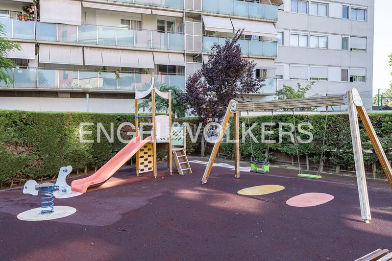 Foto abaf1471-42b6-45ff-bd7d-ce7355498806. Àtic amb calefacció aparcament piscina a Eixample Sant Joan Despí