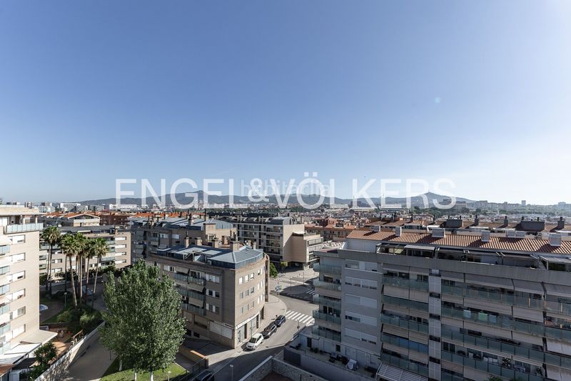 Foto eae96548-0747-4821-9cb5-5113d2f979a4. Àtic amb calefacció aparcament piscina a Eixample Sant Joan Despí