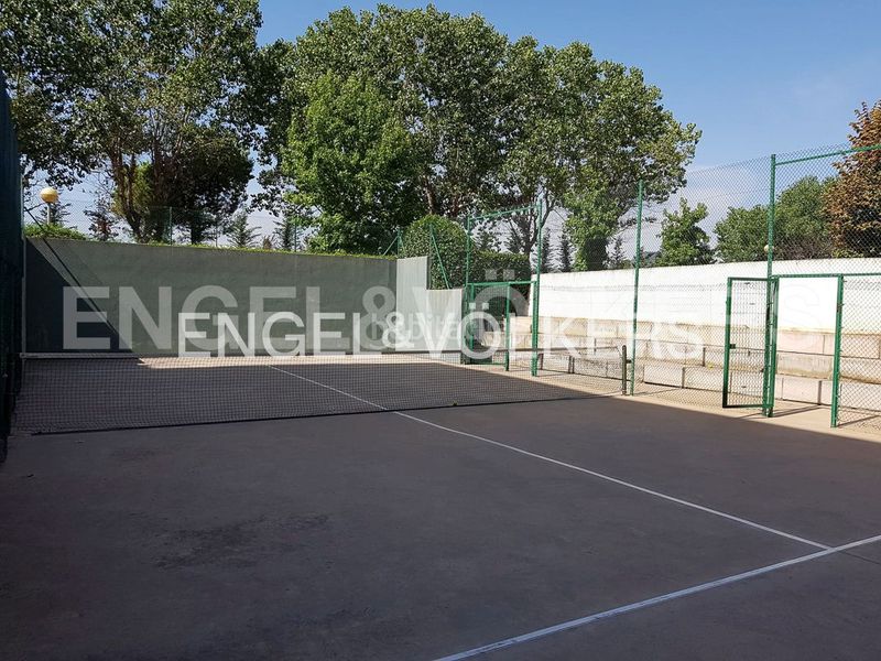 Foto fcd8f5e7-ea75-4187-9f1c-ebe202e1fa1e. Àtic amb calefacció aparcament piscina a Eixample Sant Joan Despí
