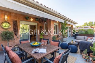Àtic a Colomer. Exclusivo ático con terraza de 30 m, piscina y parking en parc c