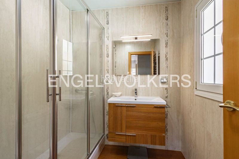 Foto 26148a19-a931-4c85-ad05-db6158b44b1f. Casa exclusivo chalet con piscina privada y vistas al mar en Viladecans