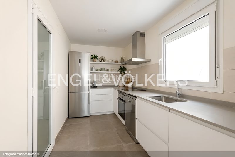 Foto 50dacf6c-f9f2-4aac-832d-43ba80c21b4e. Casa exclusivo chalet con piscina privada y vistas al mar en Viladecans