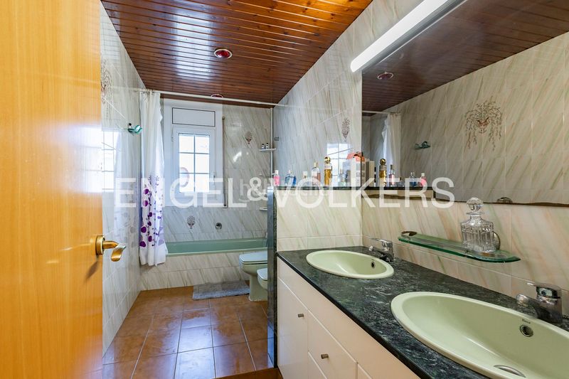 Foto 51ade083-5ffe-4293-9c35-413e7cd5d6aa. Casa exclusivo chalet con piscina privada y vistas al mar en Viladecans