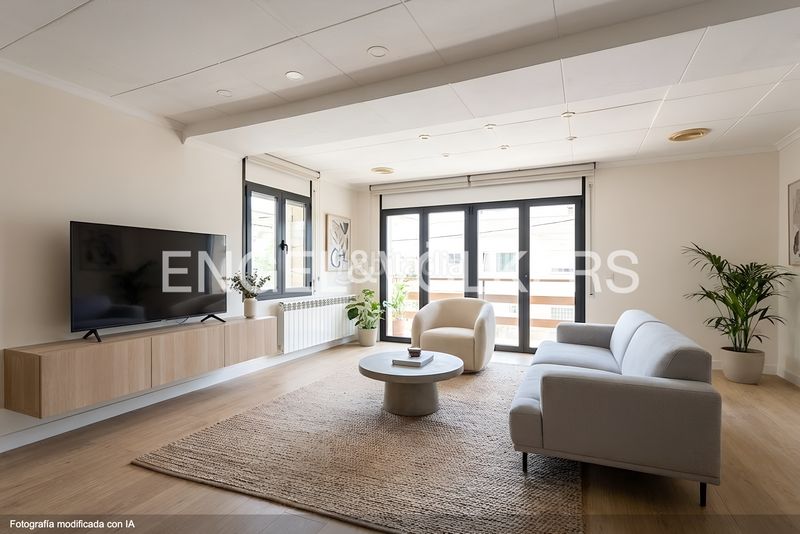 Foto 55b07418-ad92-40e0-81f4-ef2116eddb3e. Casa exclusivo chalet con piscina privada y vistas al mar en Viladecans