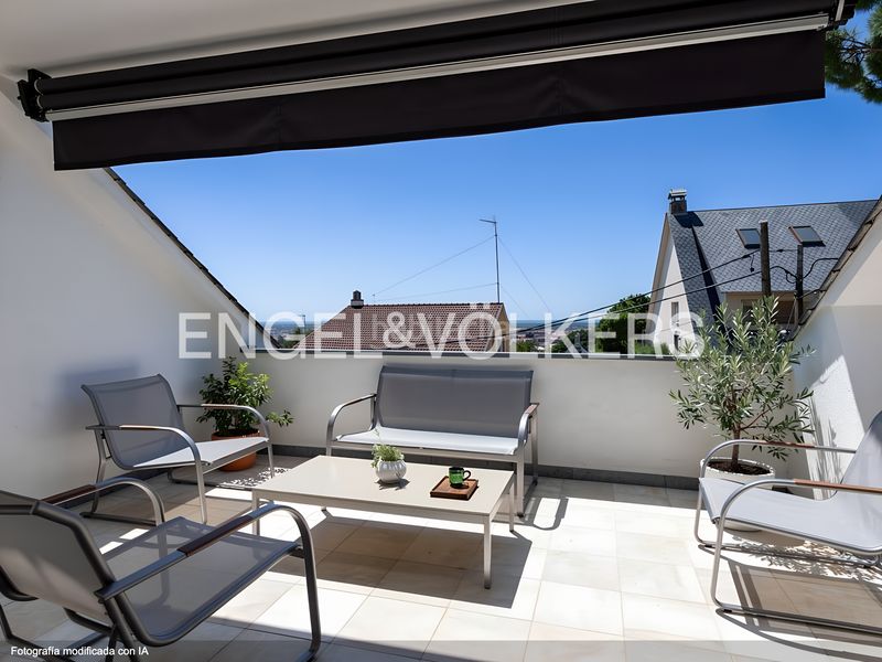 Foto 983f626f-c593-434a-b212-246442a42604. Casa exclusivo chalet con piscina privada y vistas al mar en Viladecans
