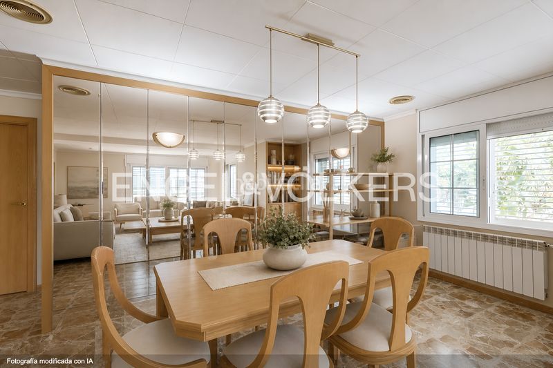 Foto b4f13eff-4018-4b0b-80d5-6ab63ea2ff0b. Casa exclusivo chalet con piscina privada y vistas al mar en Viladecans