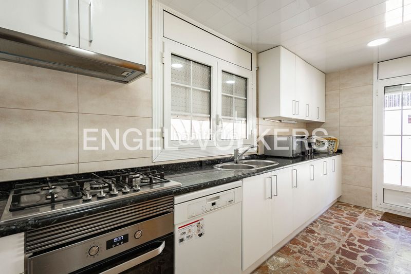 Foto b8d413c8-4e03-41ca-a1a5-d899c32c9cf4. Casa exclusivo chalet con piscina privada y vistas al mar en Viladecans