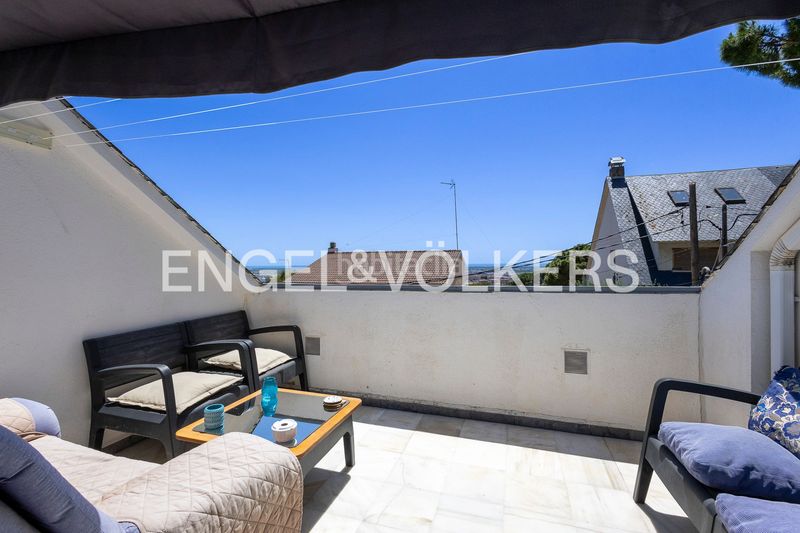 Foto ec166683-a582-4c93-a92a-c780e63ba3e7. Casa exclusivo chalet con piscina privada y vistas al mar en Viladecans