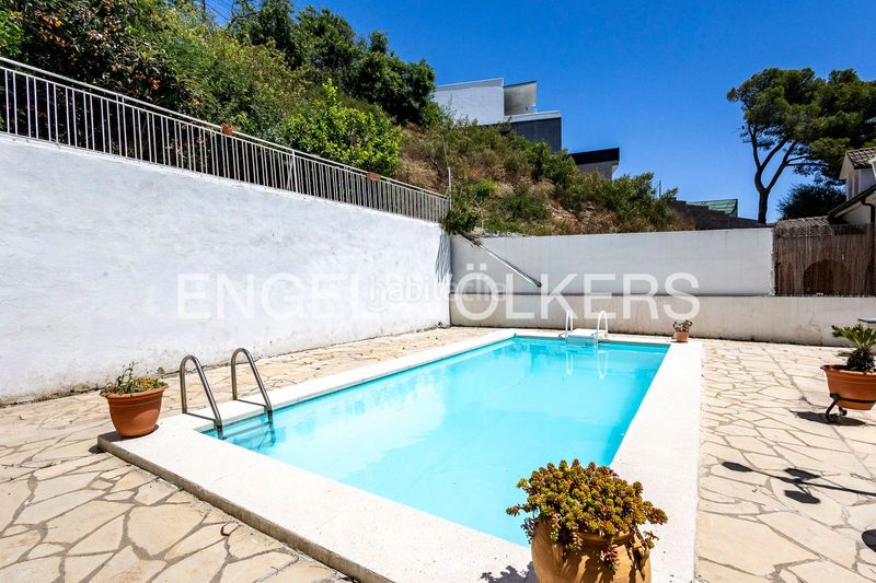 Foto fdbe1391-37b8-4d0c-af1d-bdf684060468. Casa exclusivo chalet con piscina privada y vistas al mar en Viladecans