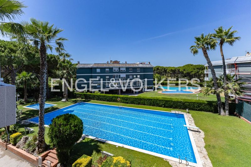 Foto 3ce0f3b3-7a2a-4ce8-a15a-88cde80c81ee. Pis amb calefacció aparcament piscina a Gava Mar Gavà