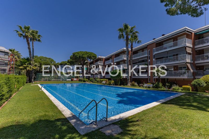 Foto b4606b6e-dea6-46b3-a16f-b96693face1d. Pis amb calefacció aparcament piscina a Gava Mar Gavà