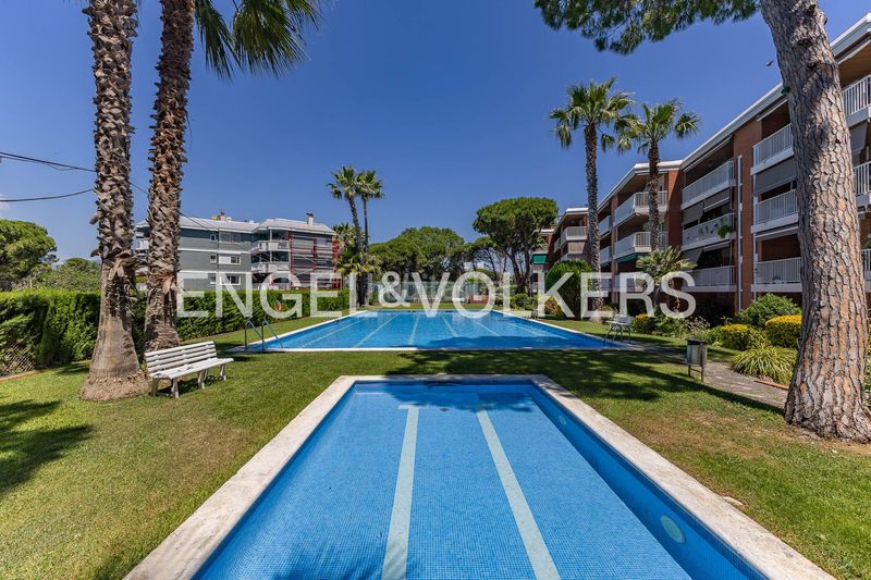 Foto c2d9a2cd-2c41-455f-bd9f-385fd963c6db. Pis amb calefacció aparcament piscina a Gava Mar Gavà