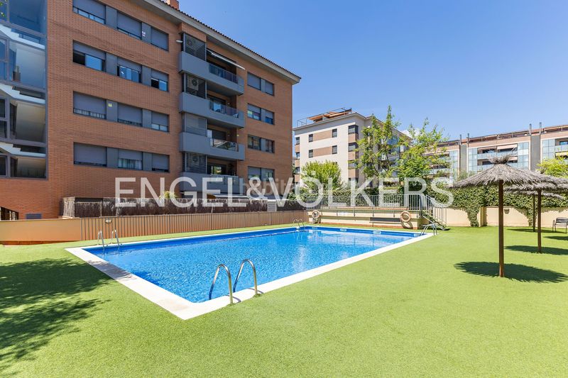 Foto 0750be56-8354-40d6-b64c-226bc08d9ac4. Àtic amb calefacció aparcament piscina a Els Canyars Castelldefels