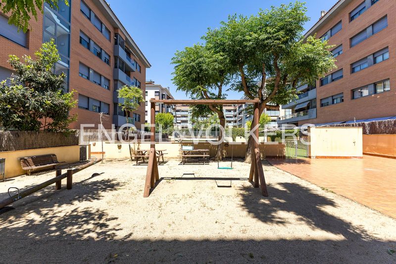 Foto 12651870-dbae-4b84-9b22-618e8eb70955. Àtic amb calefacció aparcament piscina a Els Canyars Castelldefels
