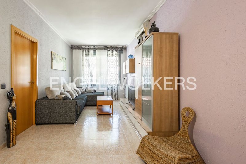 Foto a5fa1bfe-aa99-47ba-97f7-f1b4e76d6e9e. Piso amplia planta baja con terraza privada de 15 metros en Sant Andreu de la Barca