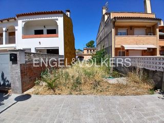 Wohngrundstück in Canyelles. Parcela urbana de 140 m en canyelles  excelente ubicación