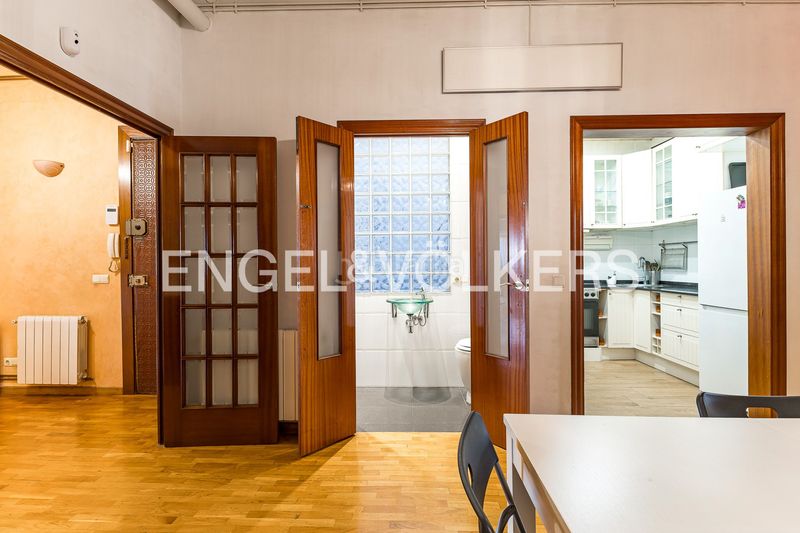 Foto 141f8849-e0d1-458d-ba58-8282528f93e7. Pis amb calefacció a Raval Barcelona
