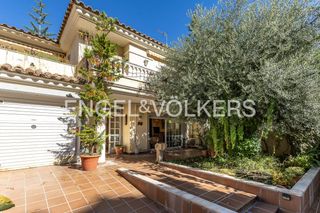 Reihenhaus  Carrer del doctor martí casas. Casa adosada cerca del port marina, premia de mar. segunda linea