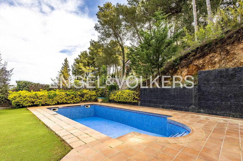 Foto 074ea9ea-1f97-4775-a4c4-09efc7d2f859. Casa amb calefacció aparcament piscina a Corbera de Llobregat