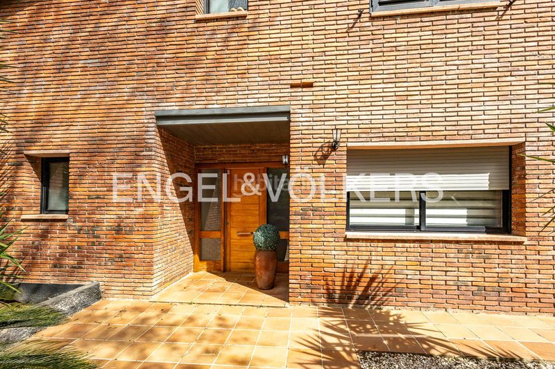 Foto 098fdd48-b2cf-4620-b936-878c3e41c98f. Casa amb calefacció aparcament piscina a Corbera de Llobregat