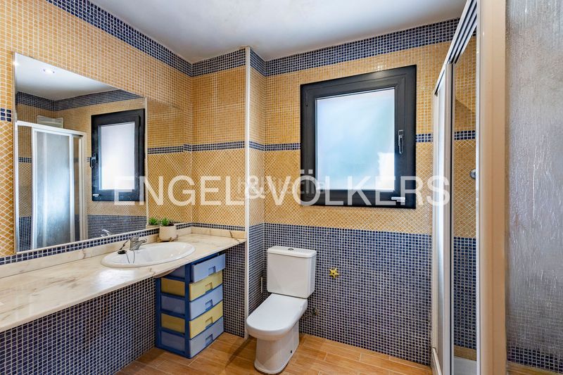 Foto 2f576c8b-7493-4e18-9f33-396852e14d7c. Casa amb calefacció aparcament piscina a Corbera de Llobregat