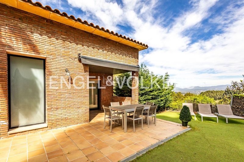 Foto 34347821-9594-49b1-a5e4-582d6486abaa. Casa amb calefacció aparcament piscina a Corbera de Llobregat