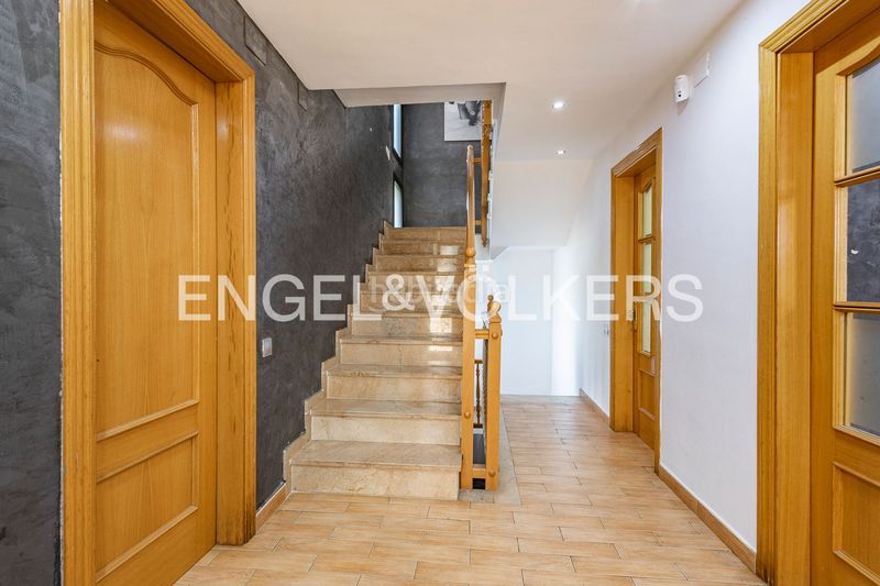 Foto 4b416148-ea2e-4de2-a067-3ed71902857c. Casa amb calefacció aparcament piscina a Corbera de Llobregat