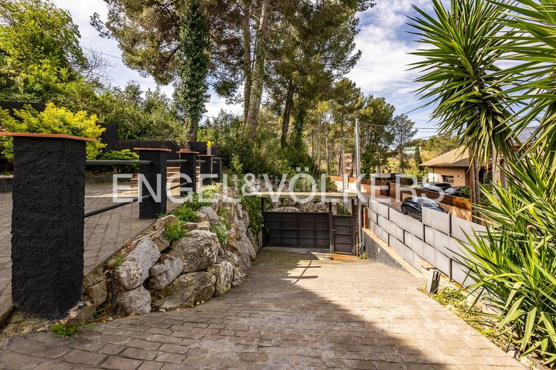Foto 50e90b0c-5dcd-4a1b-9720-2f5c8551b7d3. Casa amb calefacció aparcament piscina a Corbera de Llobregat