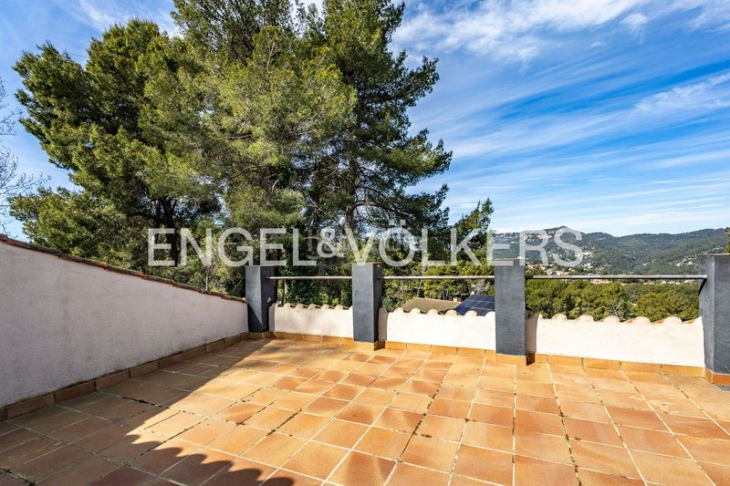 Foto 5ad335a4-9bbd-41a8-856c-7309950b16f7. Casa amb calefacció aparcament piscina a Corbera de Llobregat
