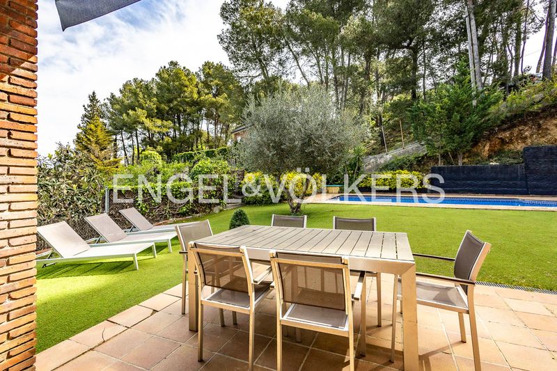 Foto 8b2a6006-6adb-49c1-85d3-67ea5b024995. Casa amb calefacció aparcament piscina a Corbera de Llobregat