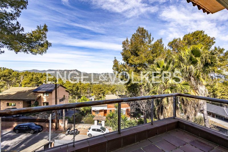 Foto e8a8a44b-3e39-4822-b701-2f724472415f. Casa amb calefacció aparcament piscina a Corbera de Llobregat