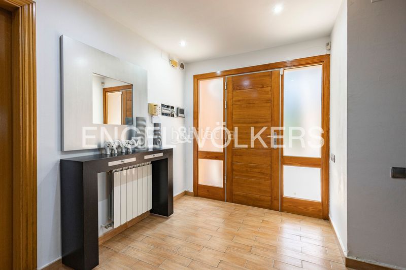 Foto ed398392-acb6-4772-9f5e-e0316d6cf68c. Casa amb calefacció aparcament piscina a Corbera de Llobregat