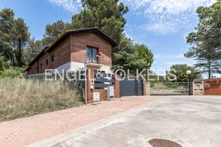 House in Begues. Encanto, confort y naturaleza en una sola planta