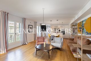 Lloguer Pis a Dreta de l´Eixample. Elegante piso amueblado en el eixample