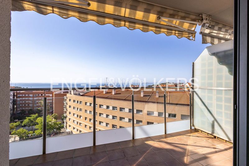 Foto c6645f7b-9159-4197-8205-b7c67f6c1fa9. Àtic amb calefacció aparcament piscina a Llevant Tarragona