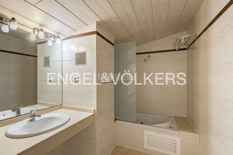 Foto fd08bc1d-d376-4fb0-a677-354f71b81f96. Àtic amb calefacció aparcament piscina a Llevant Tarragona
