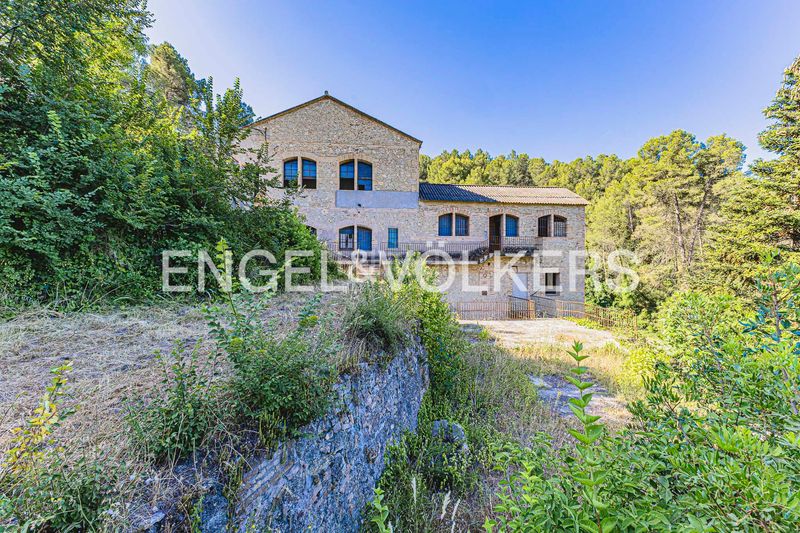 Foto 859b8a14-e553-4a45-ba10-b5d98899504c. Casa amb calefacció a Gelida