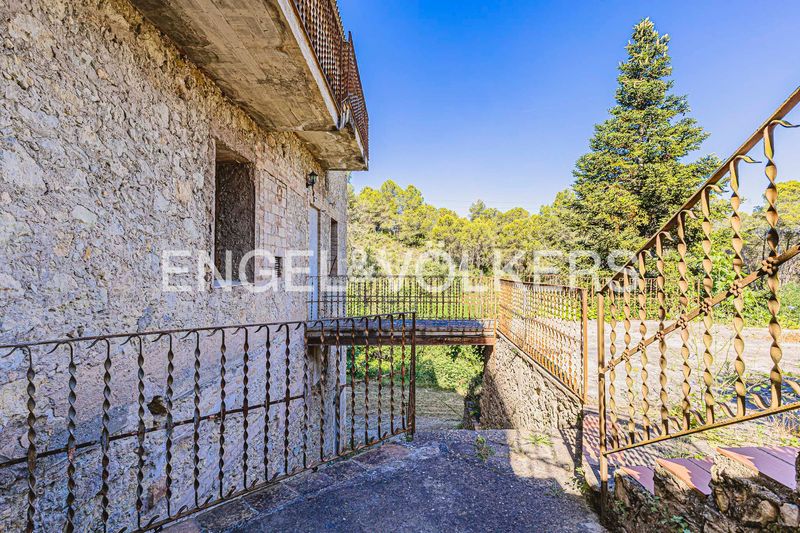 Foto b14472a4-162b-4eb6-b26a-ac2b699dd3fc. Casa amb calefacció a Gelida