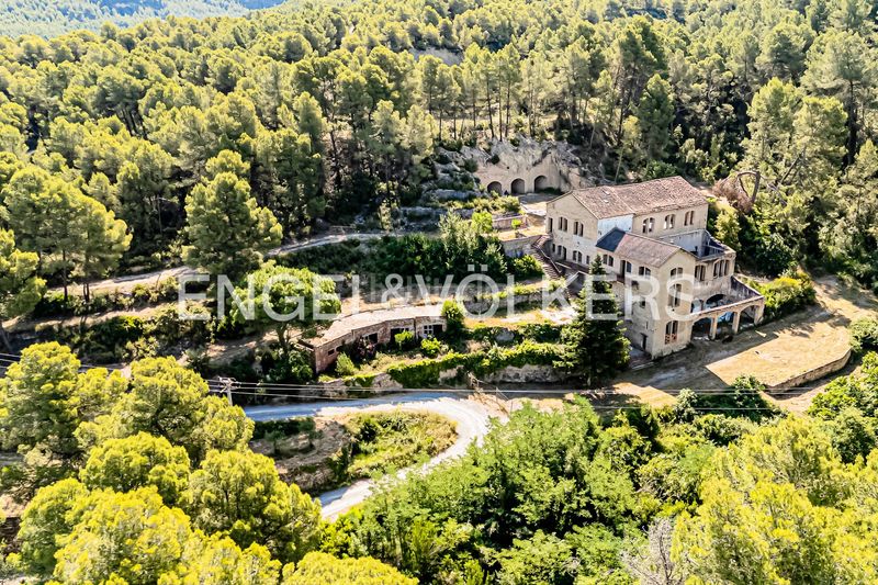 Foto c788e624-e85d-4ac0-9d5c-f417a81e83af. Casa amb calefacció a Gelida