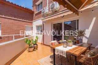 Casa en Ca n´Oriol. Descubra una confortable casa con vistas a la montaña en rubí