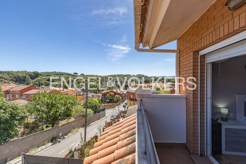 Foto 2a9d3627-3da2-40b1-8448-868f22f13b27. Casa amb calefacció aparcament a Ca n´Oriol Rubí