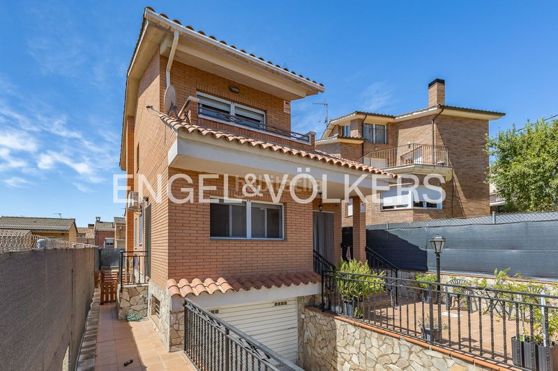 Foto f4a75825-c2b3-4e08-8c4b-725337e37926. Casa amb calefacció aparcament a Ca n´Oriol Rubí